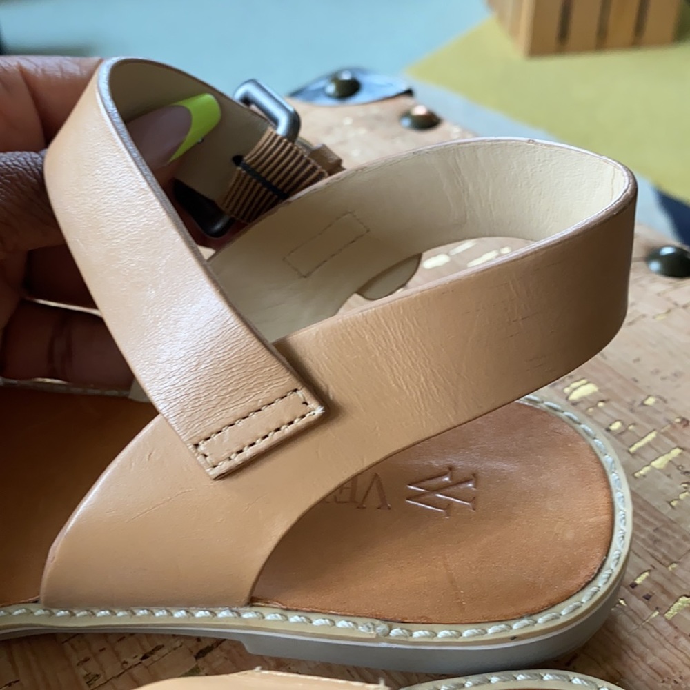 VERA WANG Vibrant Pink Flat Leather Sandal - Picture 5 of 7